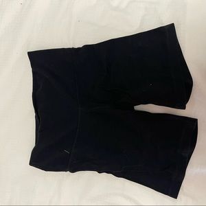 Aritzia butter 7inch biker shorts